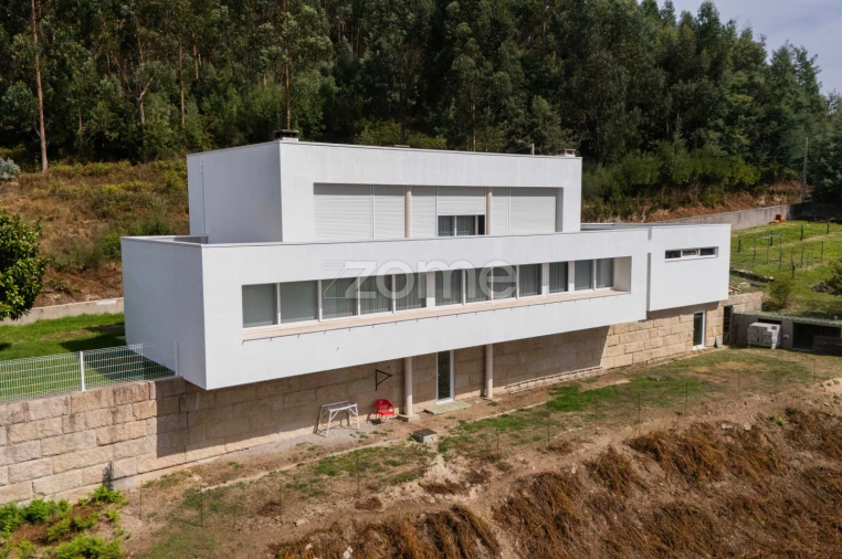 Moradia T3 para Venda em Serzedelo