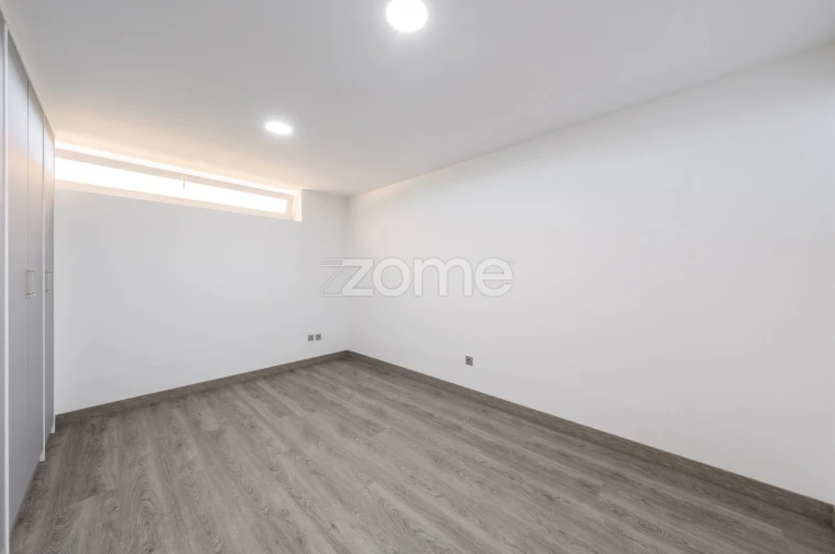 Moradia T3 para Venda em Serzedelo Foto 53