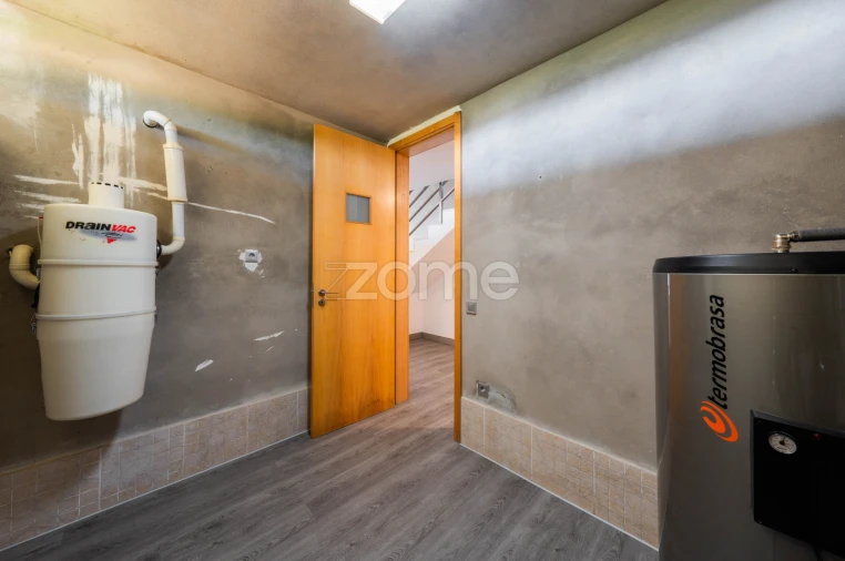 Moradia T3 para Venda em Serzedelo Foto 60