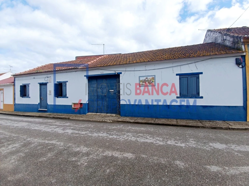 Moradia T3 para Venda em Benfica do Ribatejo Foto 1