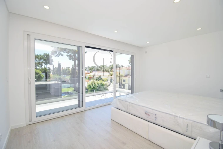 Moradia T5 para Venda em Corroios Foto 38