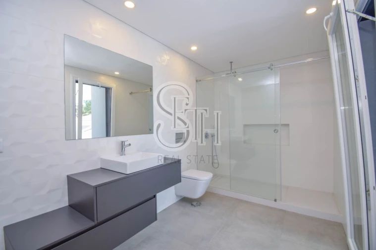 Moradia T5 para Venda em Corroios Foto 36