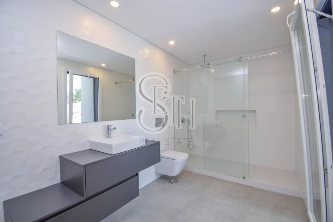 Moradia T5 para Venda em Corroios Foto 36