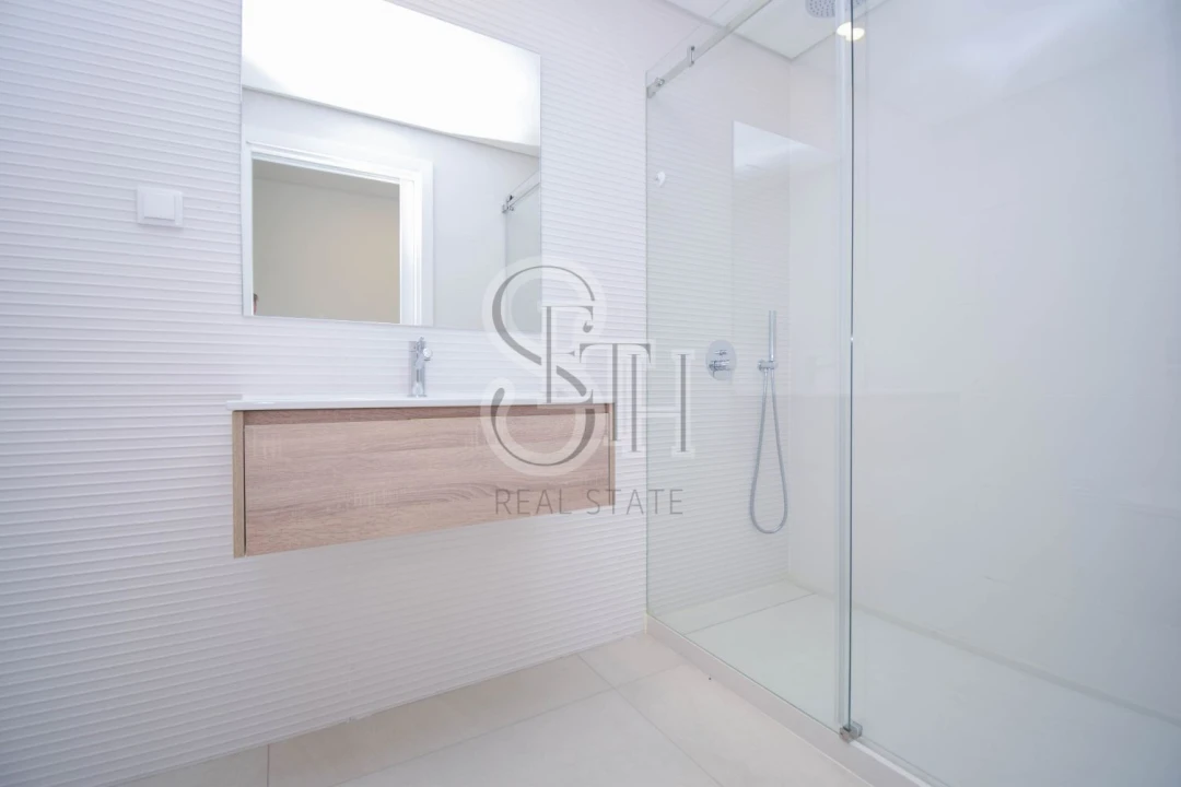 Moradia T5 para Venda em Corroios Foto 53