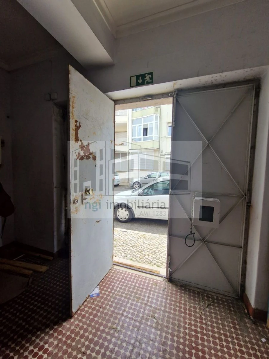 Loja para Arrendamento em Mina de Água Foto 17