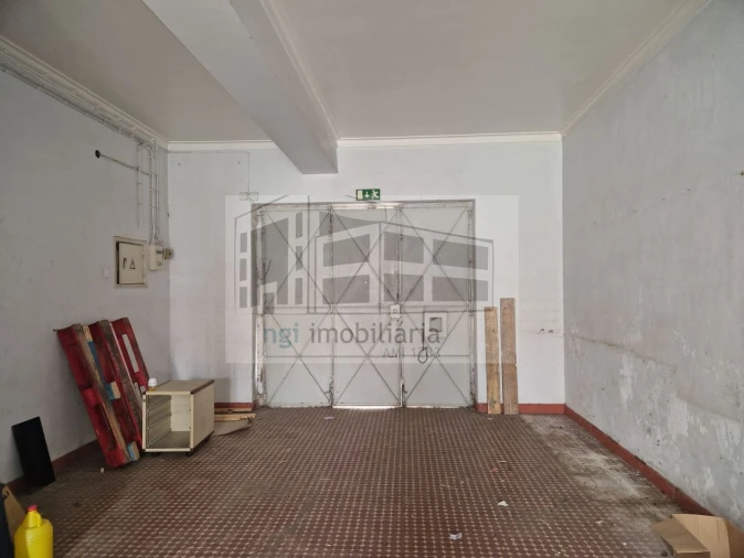 Loja para Arrendamento em Mina de Água Foto 14