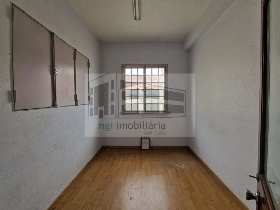 Loja para Arrendamento em Mina de Água Foto 1