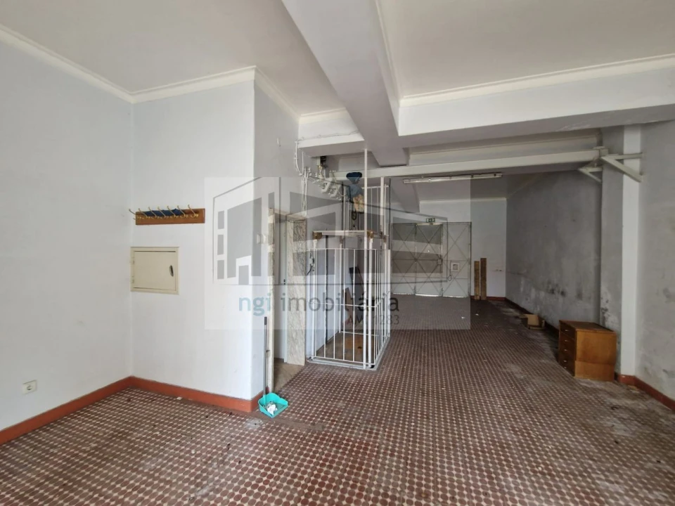 Loja para Arrendamento em Mina de Água Foto 2