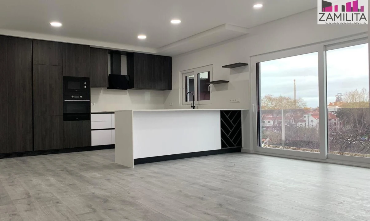 Apartamento T3 para Venda em Seixal, Arrentela e Aldeia de Paio Pires Foto 2