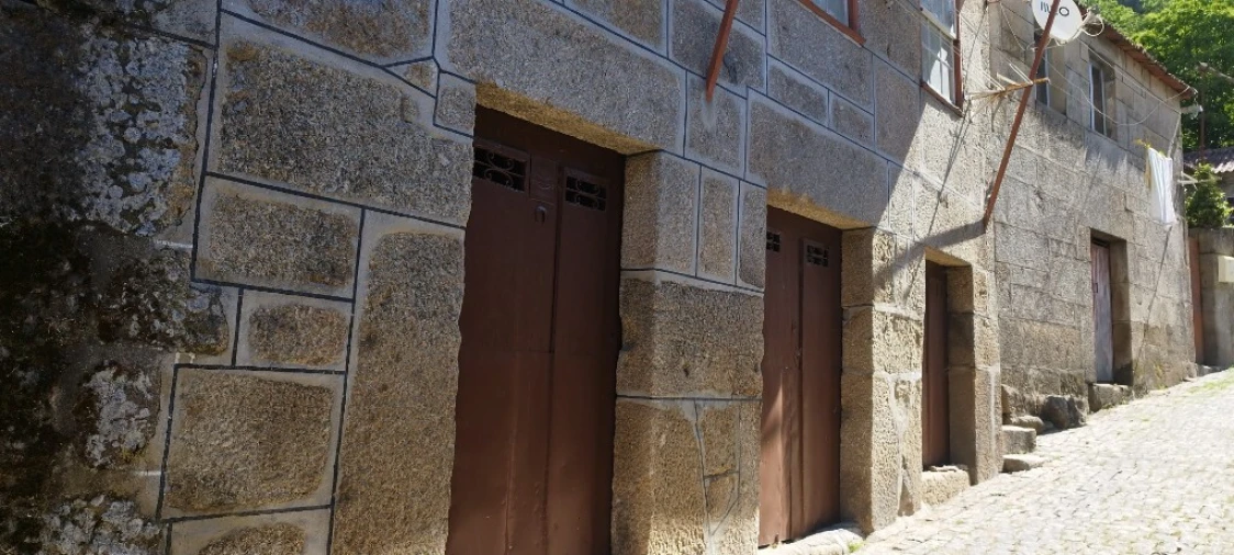 Moradia T4 para Venda em Ferreiros de Tendais Foto 25