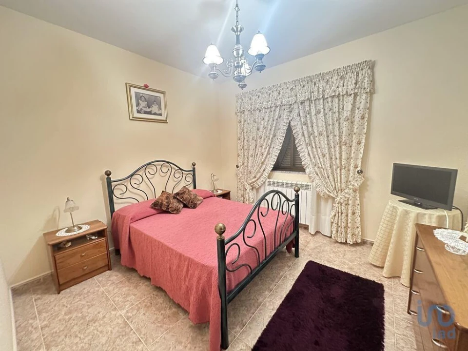 Moradia T4 para Venda em São Pedro de Rio Seco Foto 10