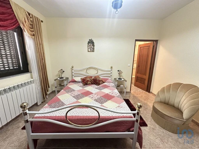 Moradia T4 para Venda em São Pedro de Rio Seco Foto 8