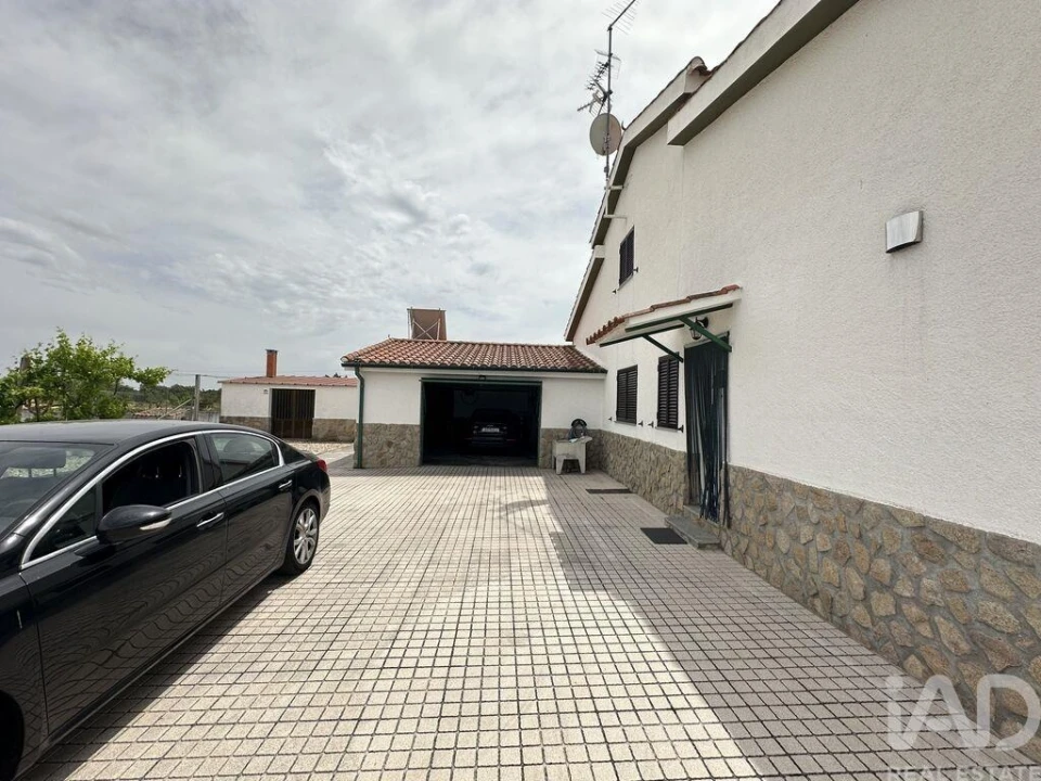 Moradia T4 para Venda em São Pedro de Rio Seco Foto 20