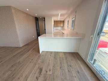Apartamento T5 para Venda em Laranjeiro e Feijó