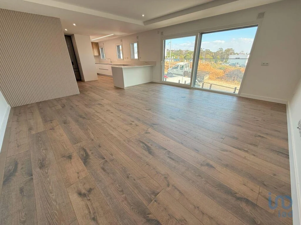 Apartamento T5 para Venda em Laranjeiro e Feijó Foto 2