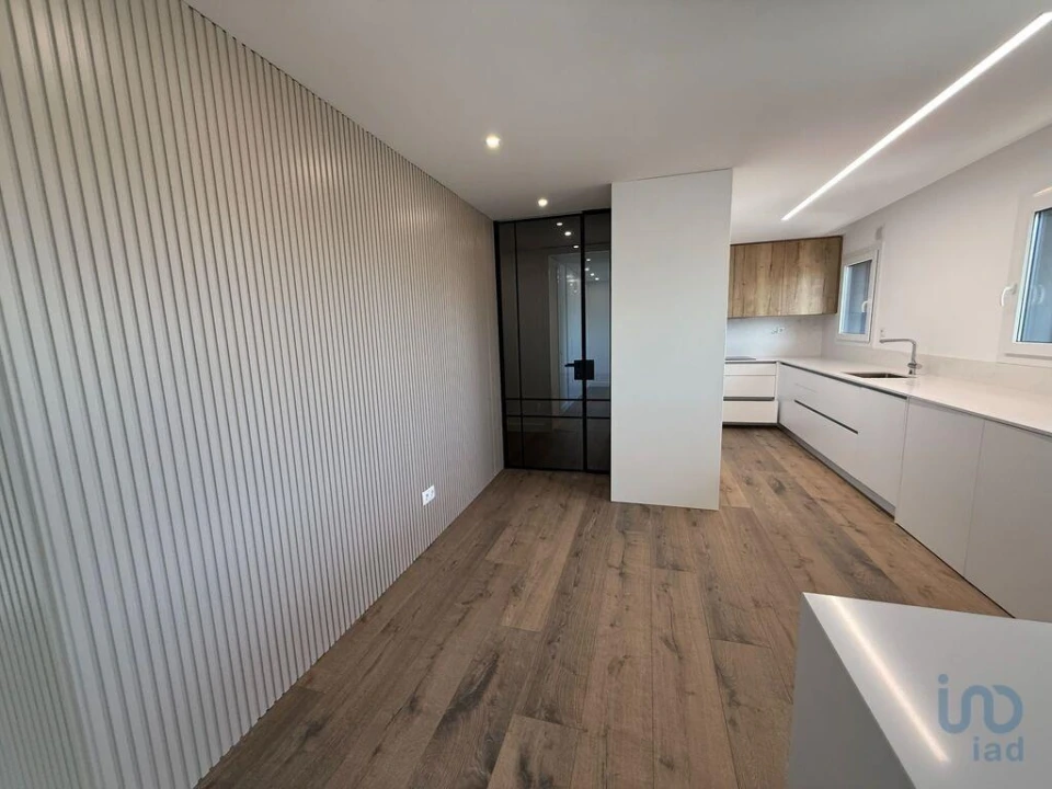 Apartamento T5 para Venda em Laranjeiro e Feijó Foto 3
