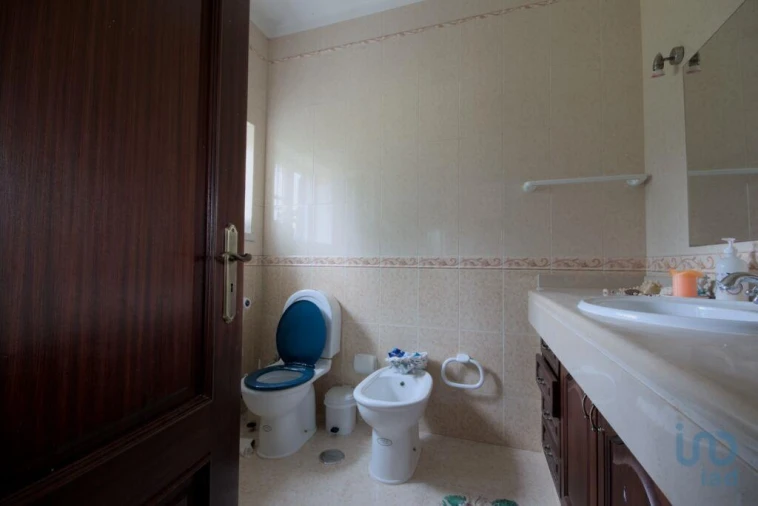 Moradia T6 para Venda em Almoster Foto 13