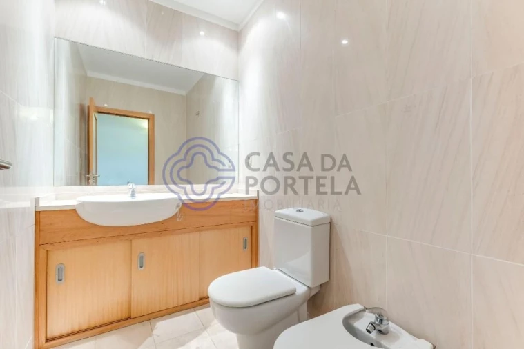 Moradia T4 para Venda em Milheiros Foto 11