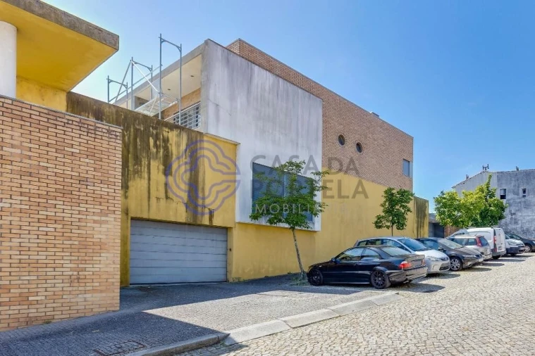 Moradia T4 para Venda em Milheiros Foto 66