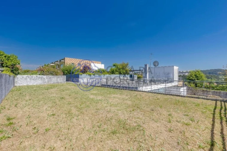 Moradia T4 para Venda em Milheiros Foto 59