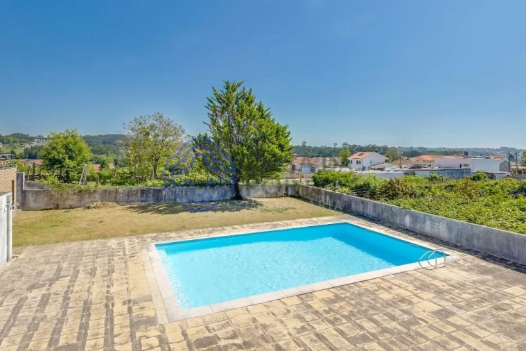 Moradia T4 para Venda em Milheiros Foto 60