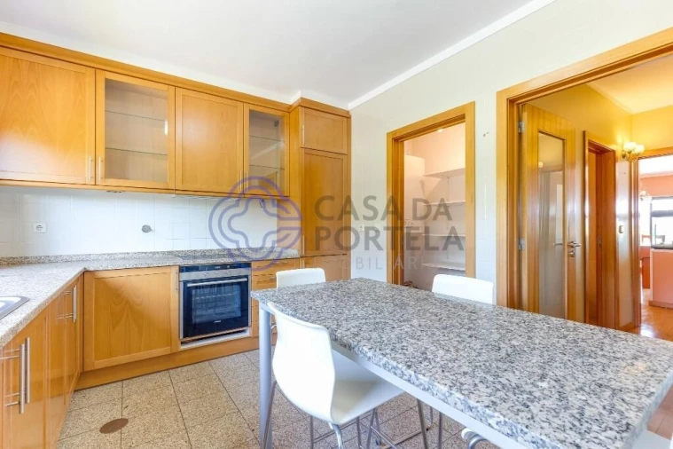 Moradia T4 para Venda em Milheiros Foto 6