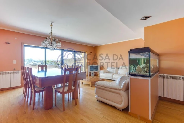 Moradia T4 para Venda em Milheiros Foto 12