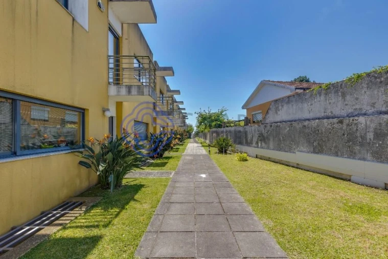 Moradia T4 para Venda em Milheiros Foto 55