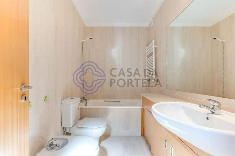 Moradia T4 para Venda em Milheiros Foto 33