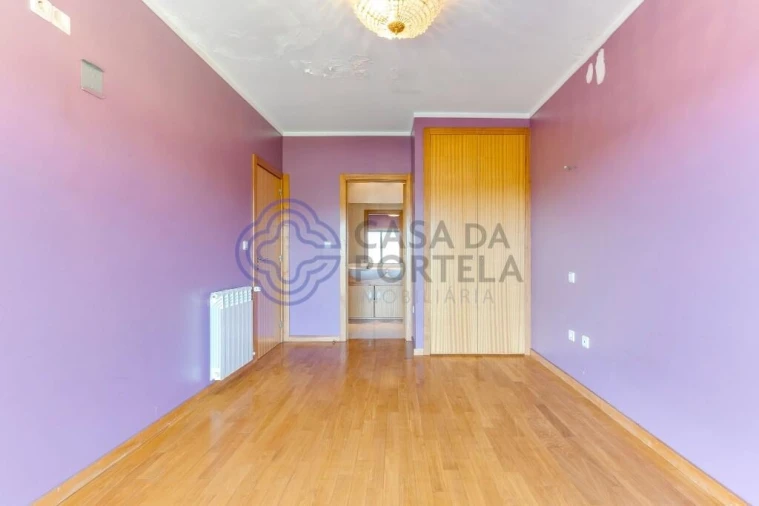 Moradia T4 para Venda em Milheiros Foto 38