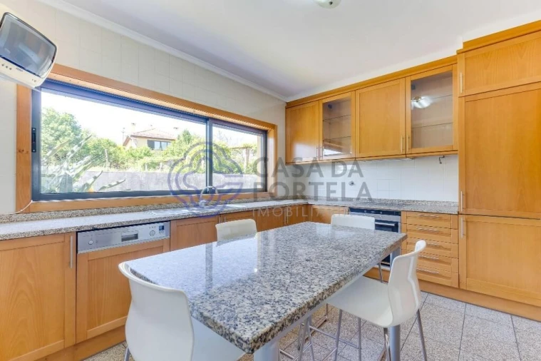 Moradia T4 para Venda em Milheiros Foto 5