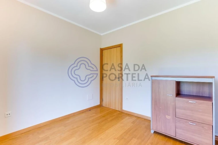 Moradia T4 para Venda em Milheiros Foto 30