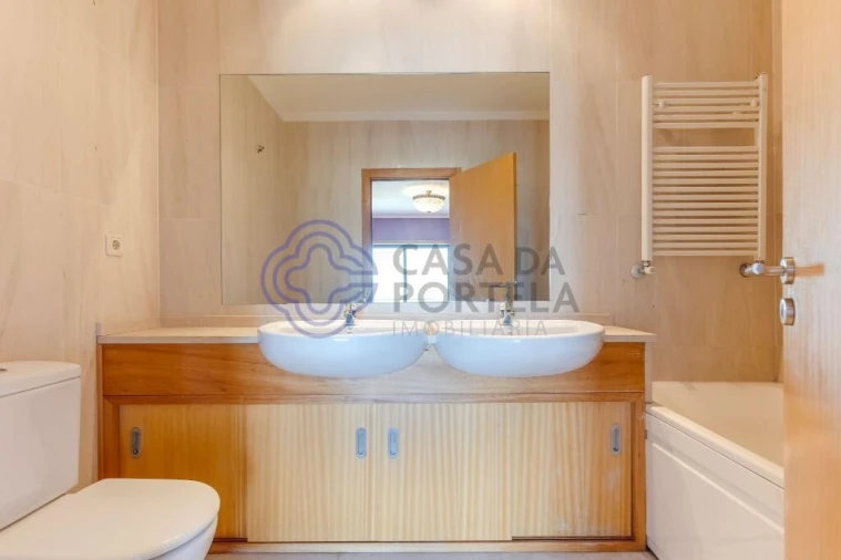 Moradia T4 para Venda em Milheiros Foto 39