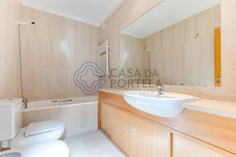 Moradia T4 para Venda em Milheiros Foto 32