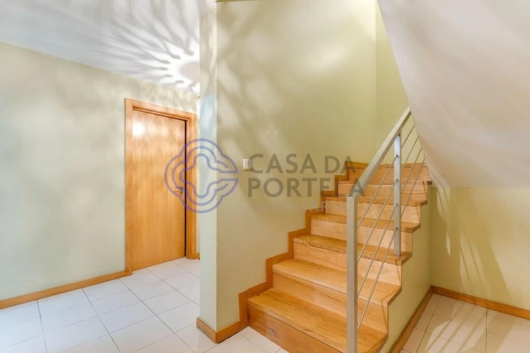 Moradia T4 para Venda em Milheiros Foto 46