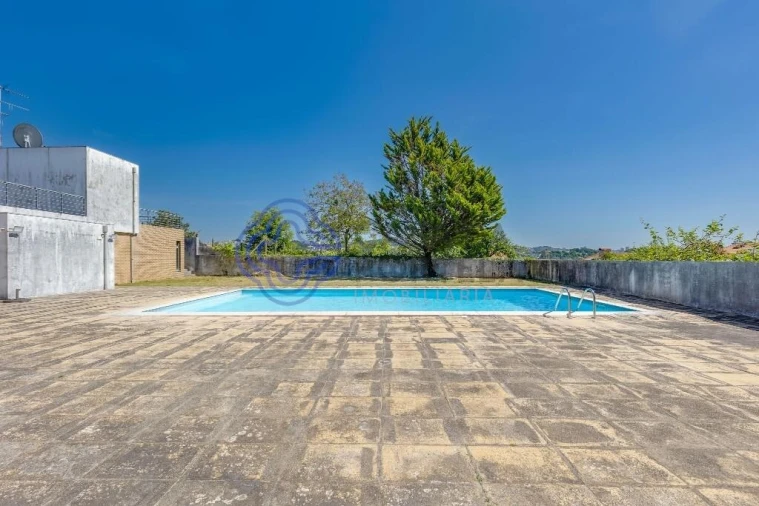 Moradia T4 para Venda em Milheiros Foto 62