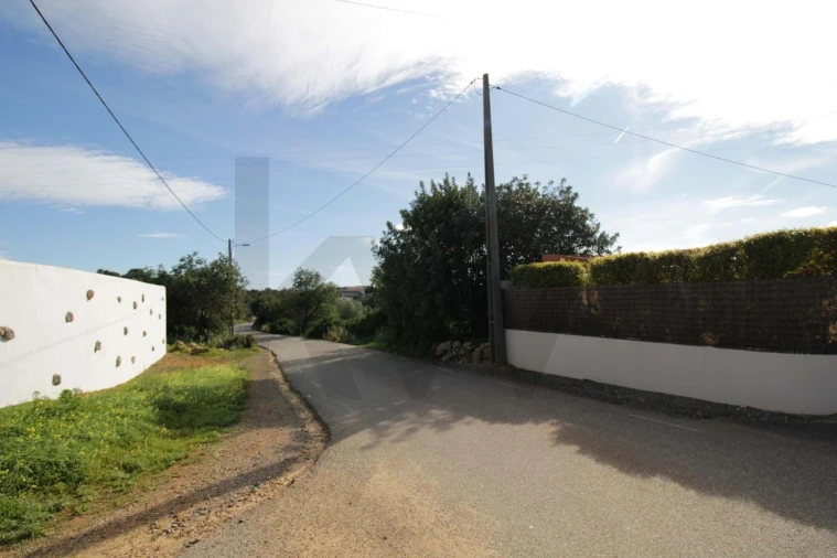 Prédio para Venda em Santa Barbara de Nexe Foto 4