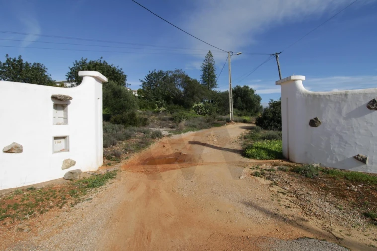 Prédio para Venda em Santa Barbara de Nexe Foto 3