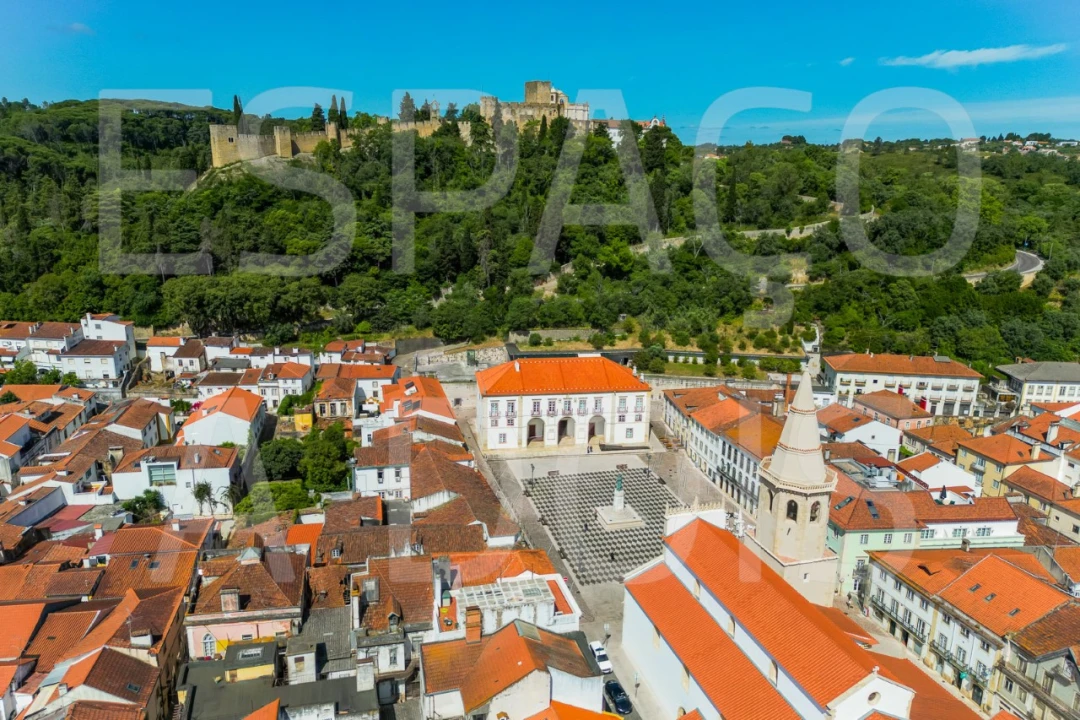 Prédio para Venda em São João Baptista e Santa Maria dos Olivais Foto 2