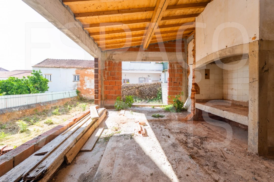 Prédio para Venda em São João Baptista e Santa Maria dos Olivais Foto 13