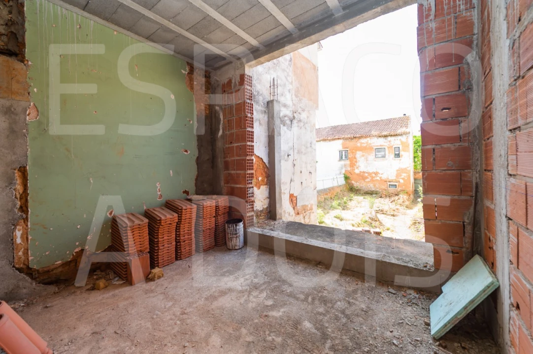 Prédio para Venda em São João Baptista e Santa Maria dos Olivais Foto 28