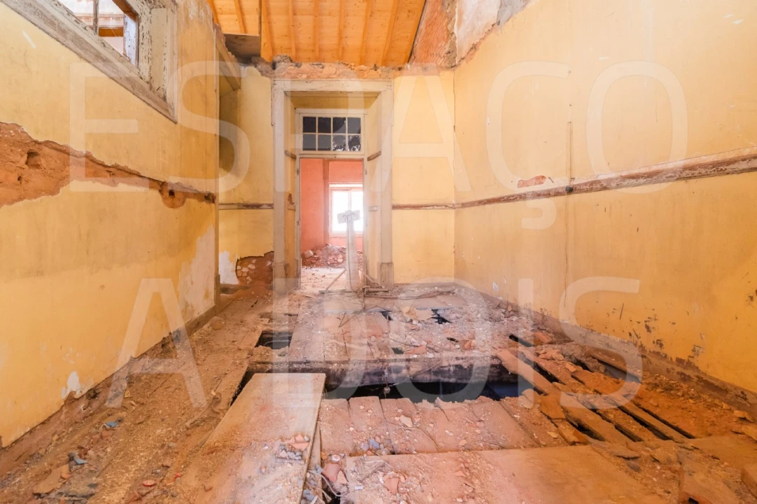 Prédio para Venda em São João Baptista e Santa Maria dos Olivais Foto 34