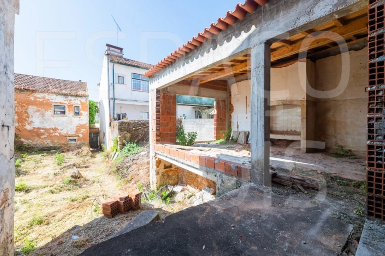 Prédio para Venda em São João Baptista e Santa Maria dos Olivais Foto 26