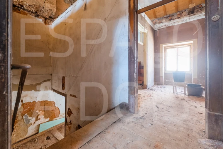 Prédio para Venda em São João Baptista e Santa Maria dos Olivais Foto 29