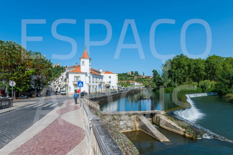 Prédio para Venda em São João Baptista e Santa Maria dos Olivais Foto 57