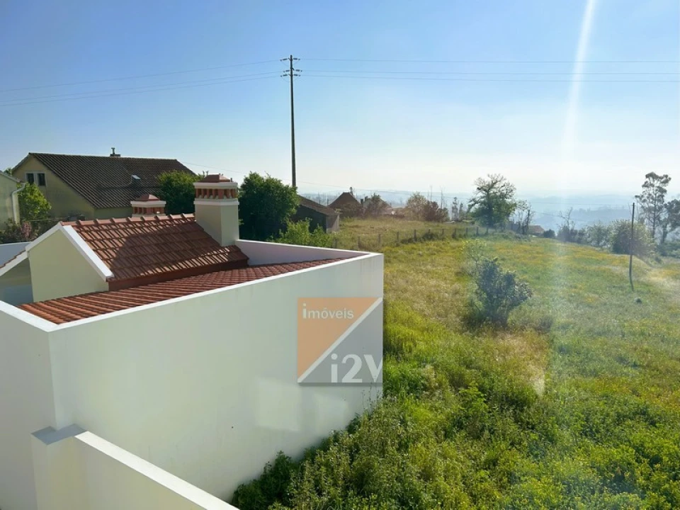 Moradia T3 para Venda em Colmeias e Memória Foto 18