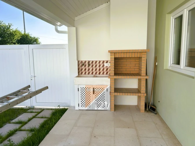 Moradia T3 para Venda em Colmeias e Memória Foto 39