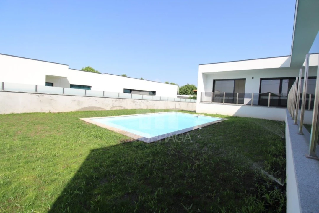 Moradia T3 para Venda em Merelim (São Paio), Panoias e Parada de Tibães Foto 1