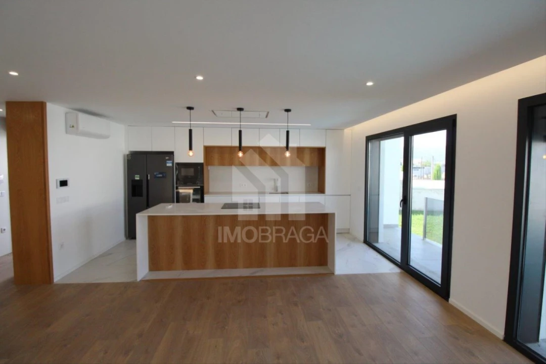 Moradia T3 para Venda em Merelim (São Paio), Panoias e Parada de Tibães Foto 4