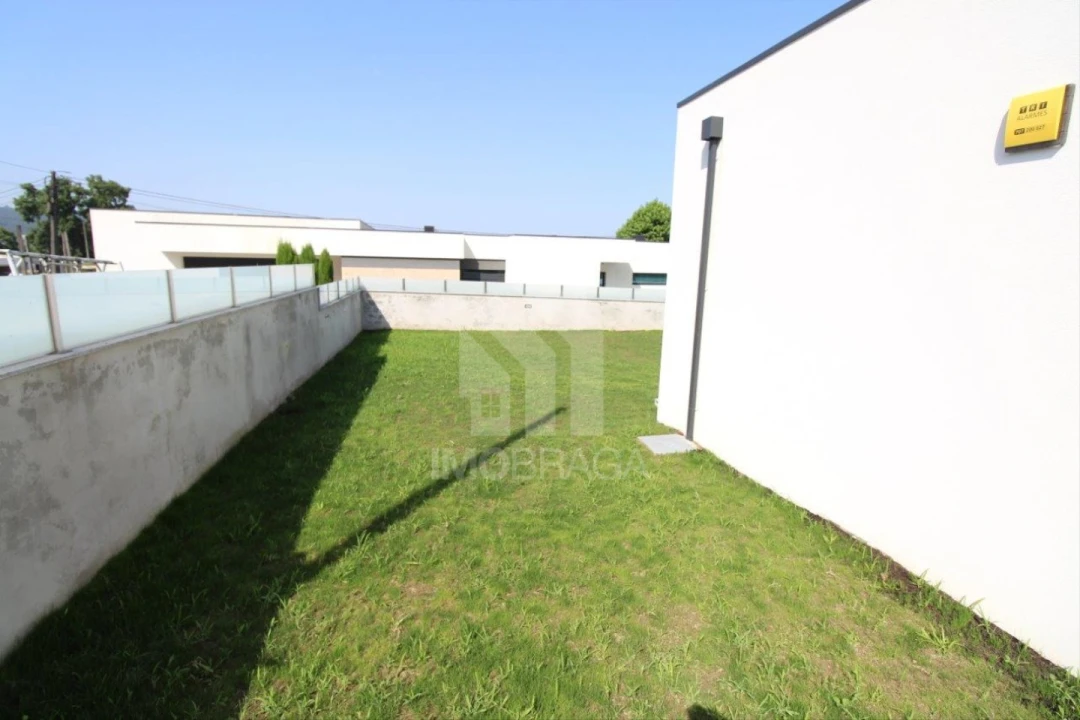 Moradia T3 para Venda em Merelim (São Paio), Panoias e Parada de Tibães Foto 5